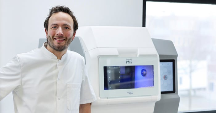 Adattabilità perfetta: protesi digitali. Uno sguardo nella prassi quotidiana di Jan Jurgen Dommerholt.